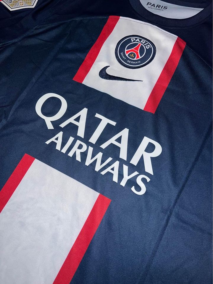 Lionel Messi PSG 22/23 Home Kit (L)