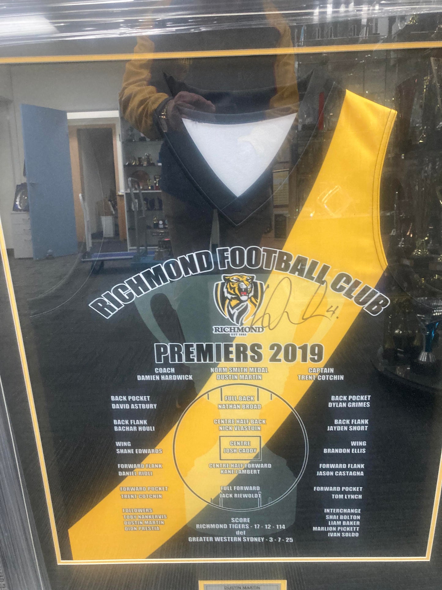 Richmond TIgers 2019 Premiership Side Jumper Signed By Dustin Martin/Framed